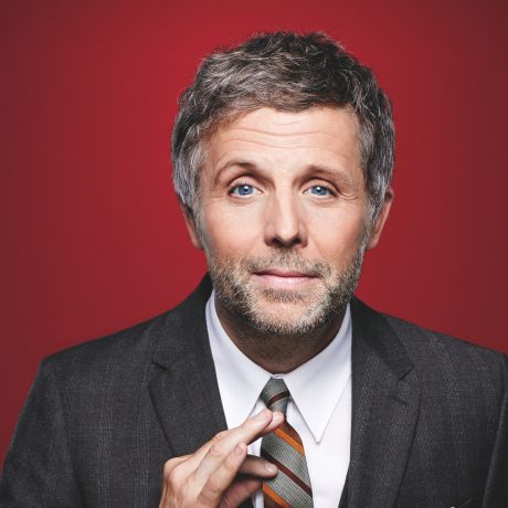 Stéphane Guillon met le doigt là où ça fait mal…et il le fait bien!